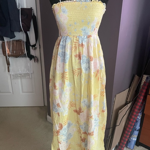 Billabong Dresses & Skirts - Billabong Yellow Floral Maxi Dress